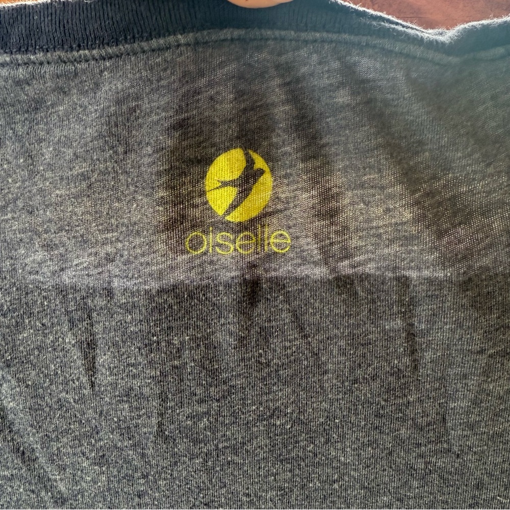 Oiselle Charcoal Tee with Vibrant Yellow 26.2 Marathon Shirt women’s size medium - Picture 3 of 4